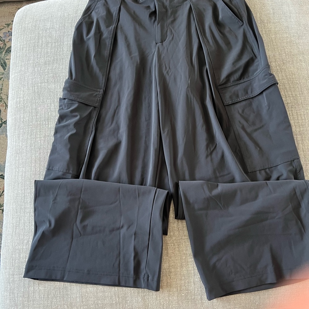 Athleta Women’s Black Wide-Leg Cargo Trousers